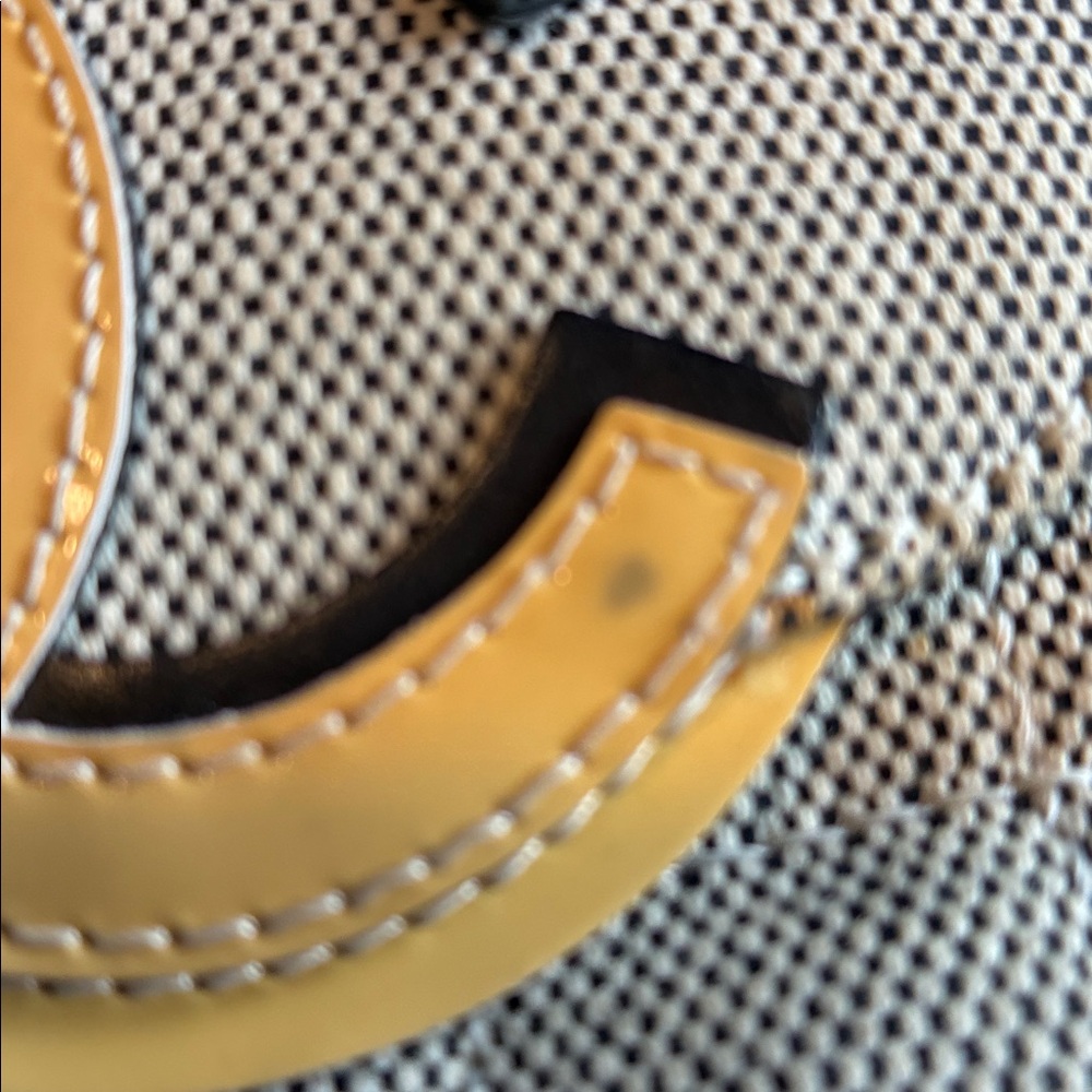 Authentic Vintage CHANEL Camellia No. 5 baguette - Picture 8 of 16